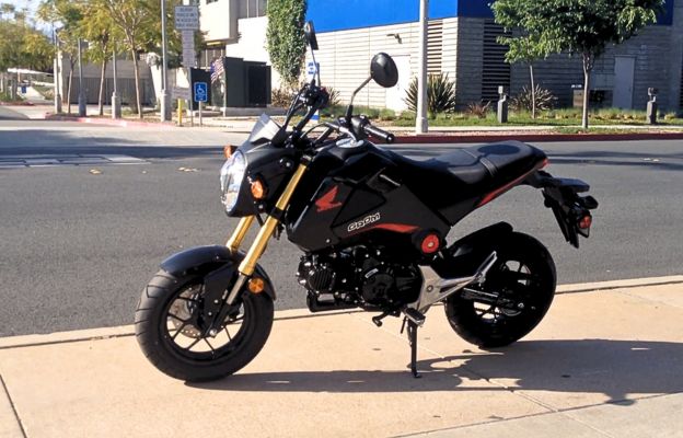 side view of 2015 honda grom black